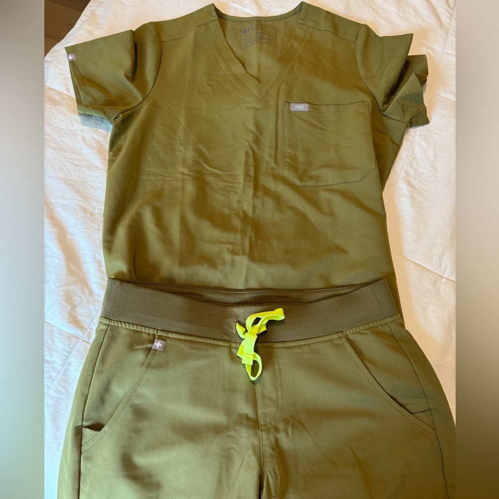 FIGS scrub set olive green